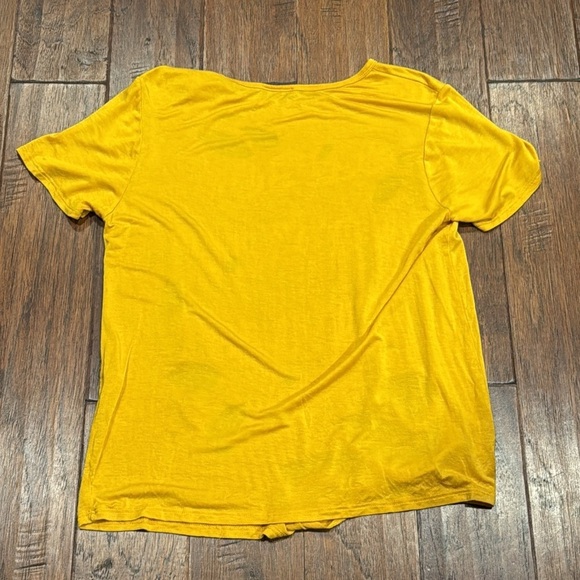 Large Savage Ripped Design Graphic Yellow Top - Picture 3 of 10